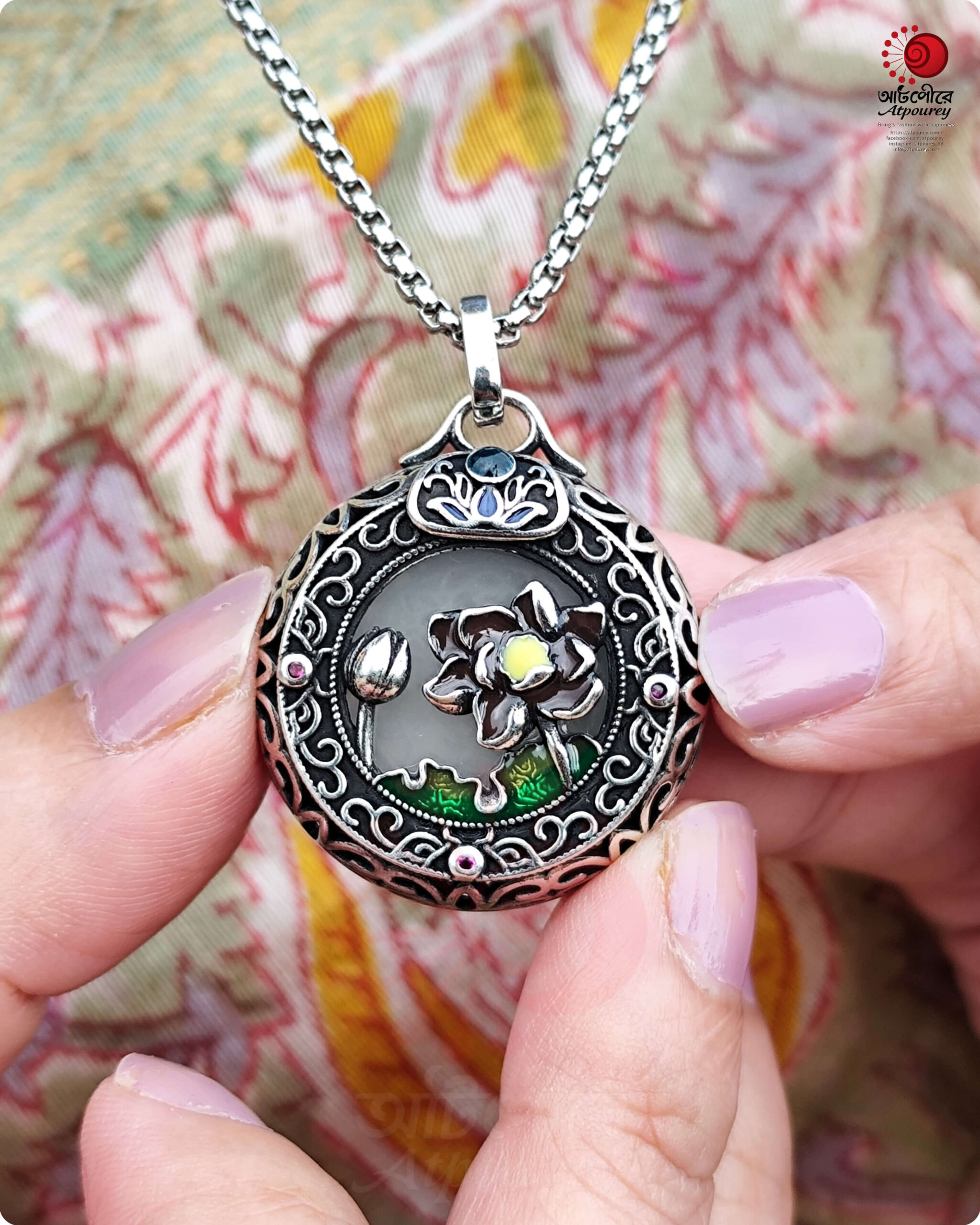 Neckpiece lovers- with beautiful enamel work. - Image 2